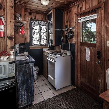 Apache Village 4, King Studio, Midtown, Sleeps 2 Рюидозо Екстериор снимка