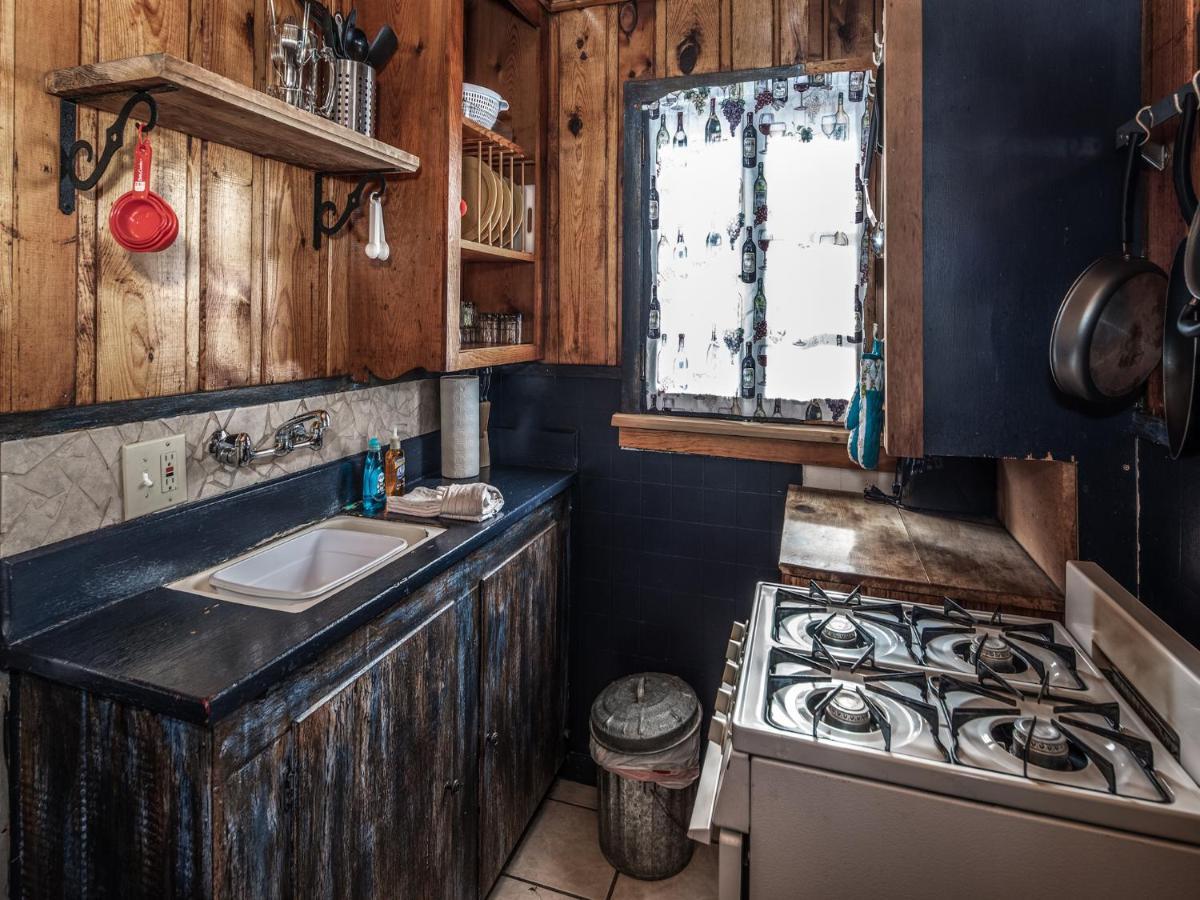 Apache Village 4, King Studio, Midtown, Sleeps 2 Рюидозо Екстериор снимка