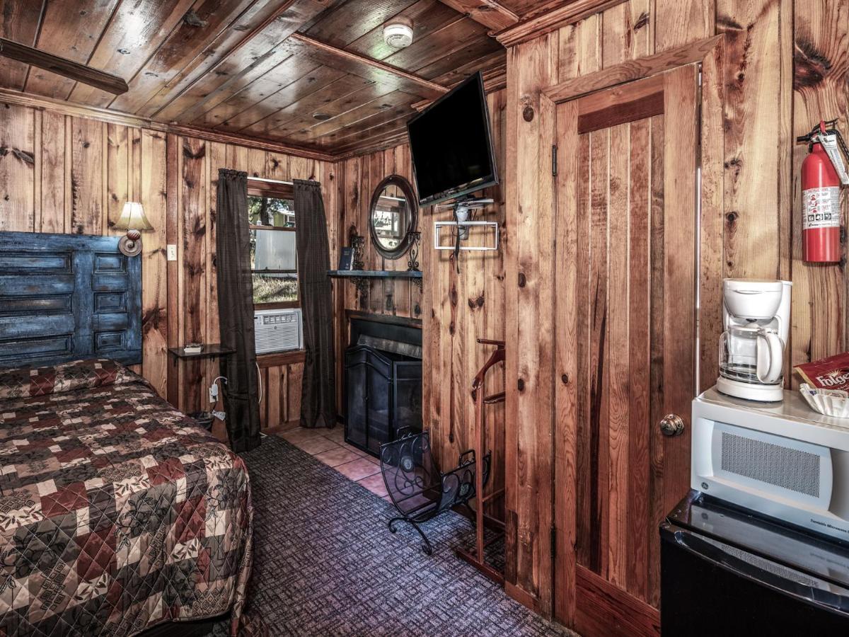 Apache Village 4, King Studio, Midtown, Sleeps 2 Рюидозо Екстериор снимка