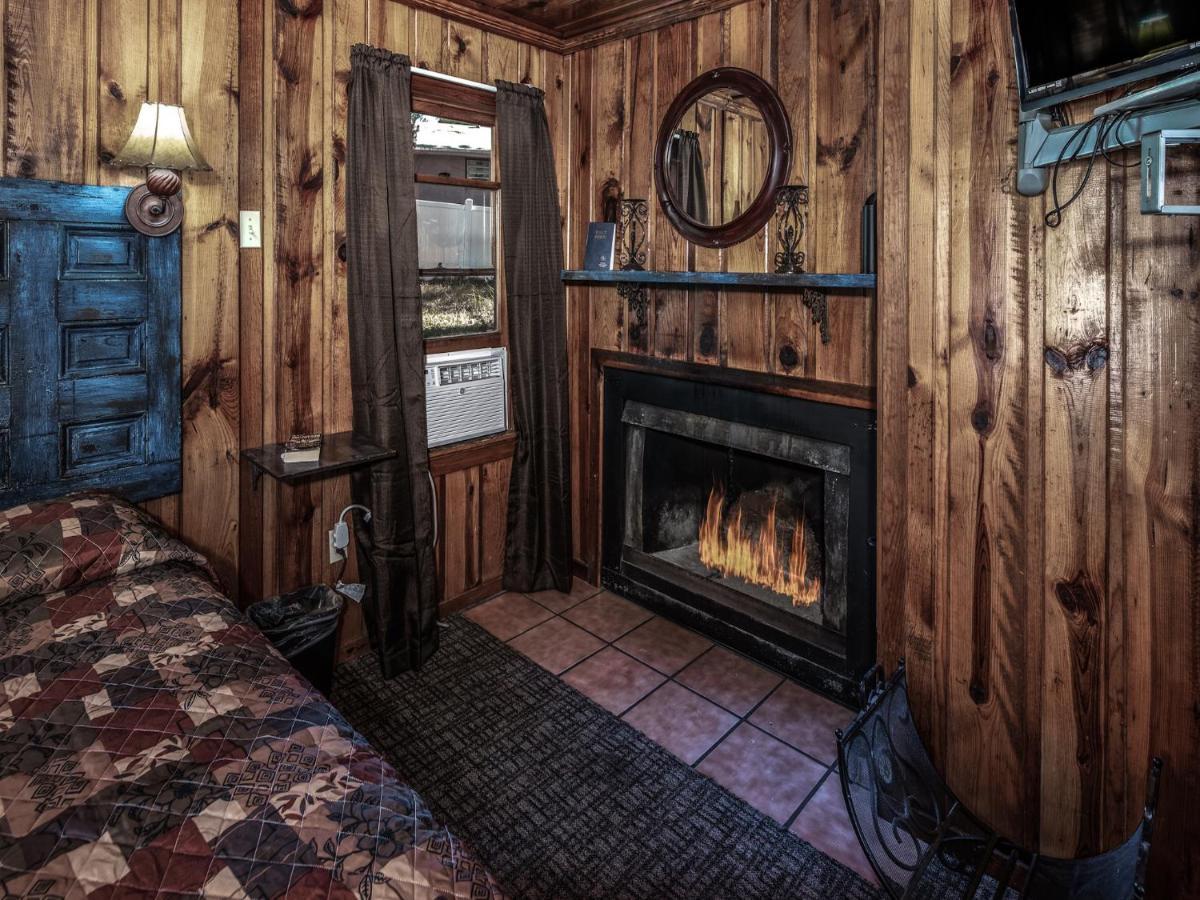 Apache Village 4, King Studio, Midtown, Sleeps 2 Рюидозо Екстериор снимка